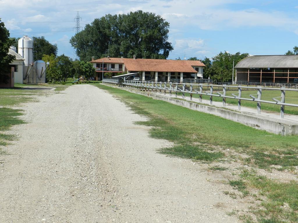 Agriturismo Zio Michele Hotel Isola Della Scala Luaran gambar